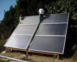 Chauffage solaire WAGNER & Co installé sur un support en bois au sol. Latrape (31)