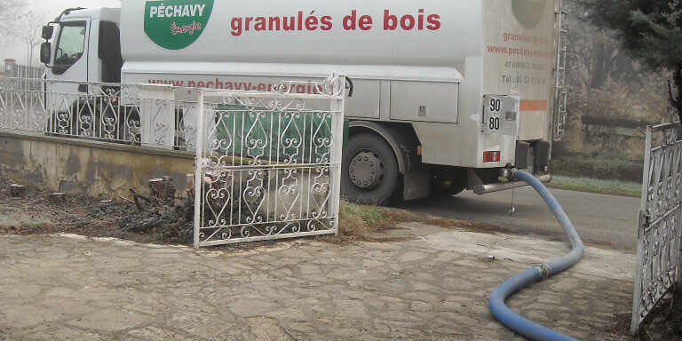 Livraison de granulé de bois en vrac à Marquefave par l'entreprise Pechavy Energies pour un client de Solénéo