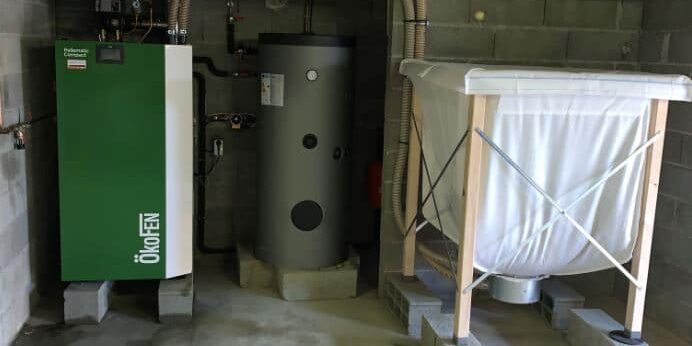 Chaudière à pellets Pellematic Compact installée à Peyssies par Solénéo