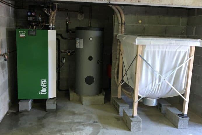 Chaudière à pellets Pellematic Compact installée à Peyssies par Solénéo