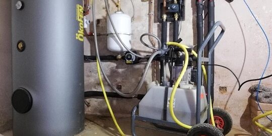 Desembouage_par_Solénéo Désembouage de radiateurs à la pompe haute pression