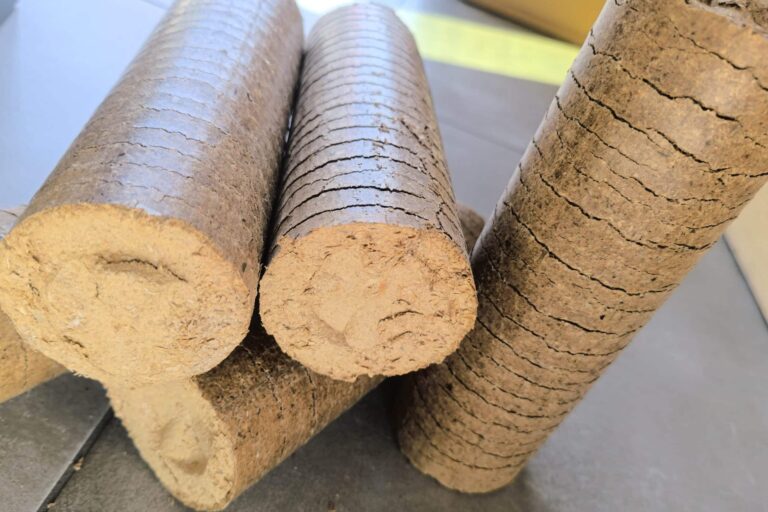 Bûches de bois densifié